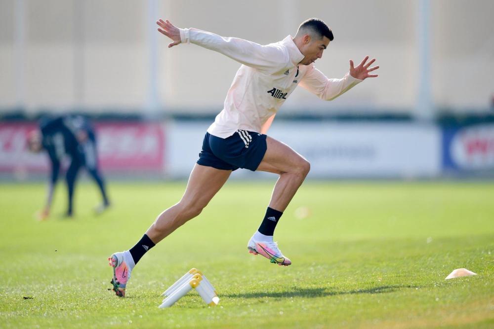  博洛尼亚魔鬼赛程开启，主帅强调团队协作